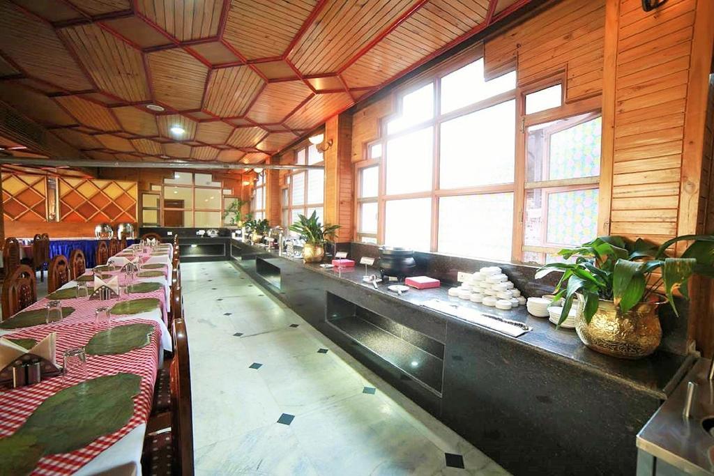 Bravia Hotel Manali Inn Bagian luar foto